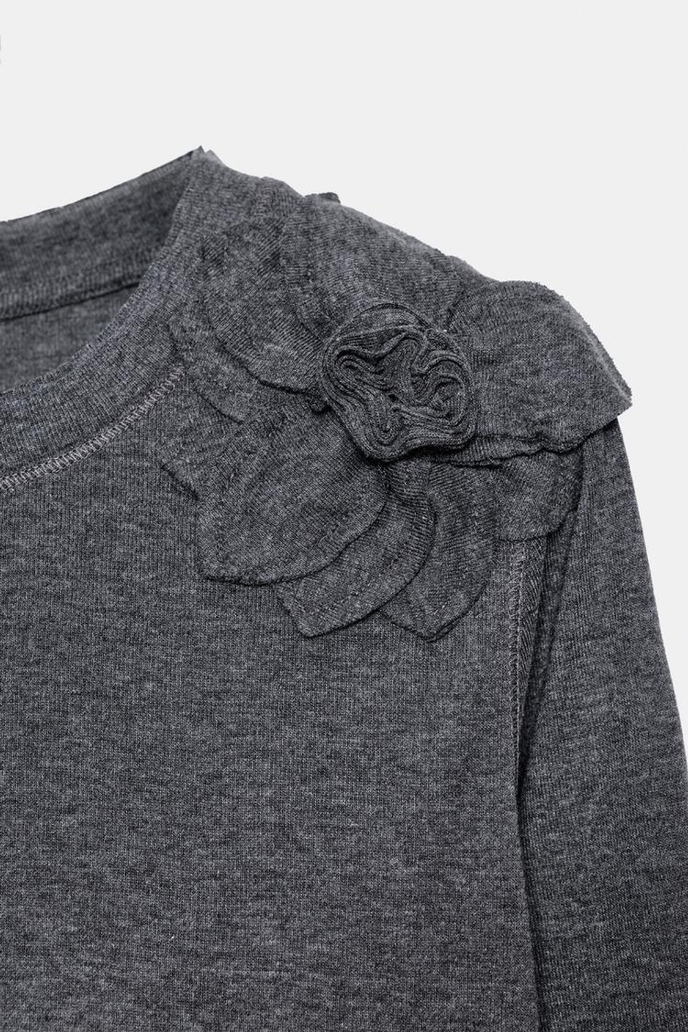 ZARA ФУТБОЛКА С ЦВЕТАМИ СПЕРЕДИ, ТЕМНО-СЕРЫЙ