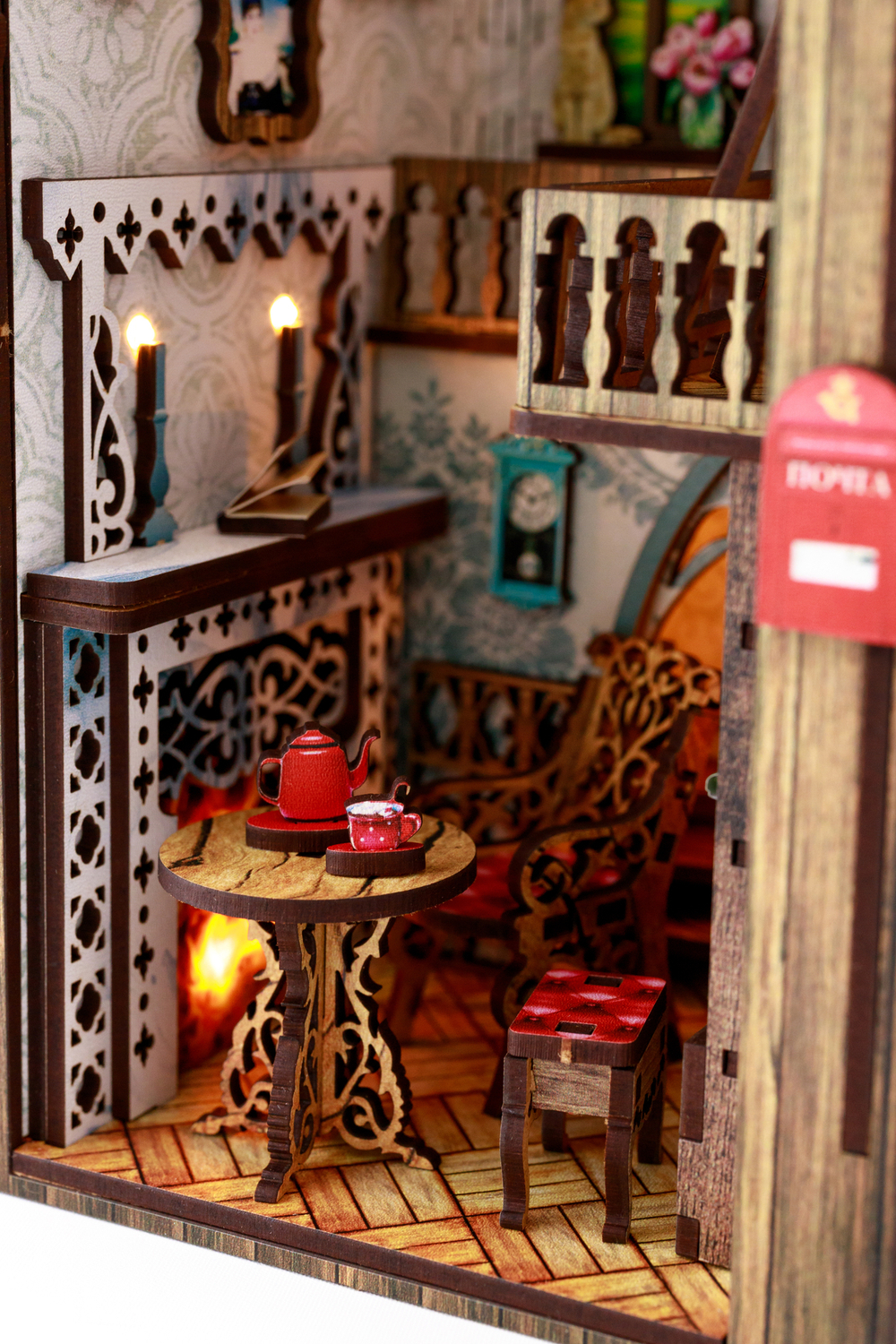 Уютный зал с камином