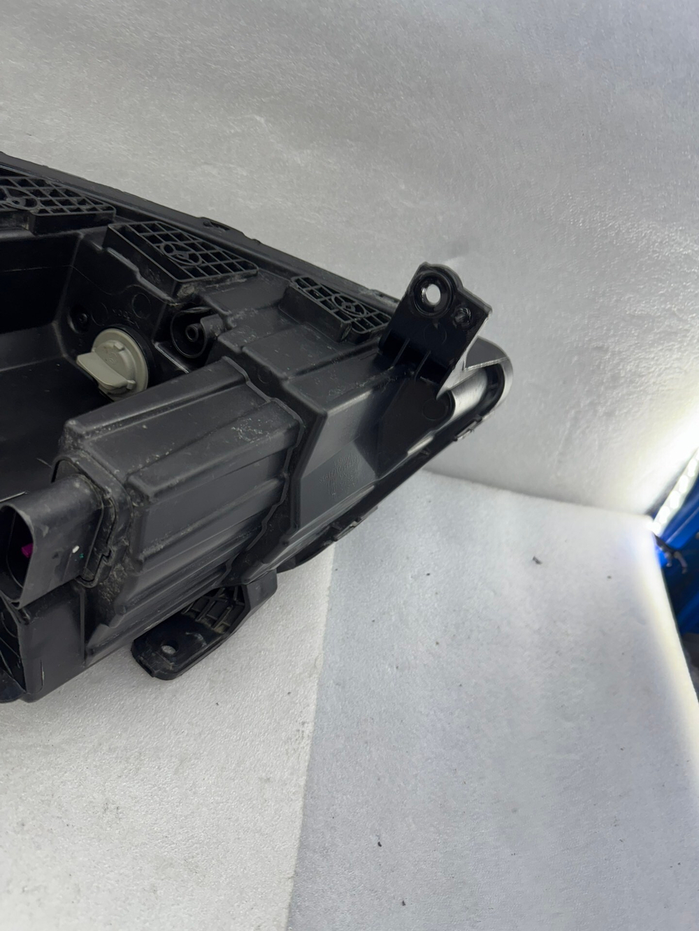 Фара правая LED оригинал Geely Emgrand EV450