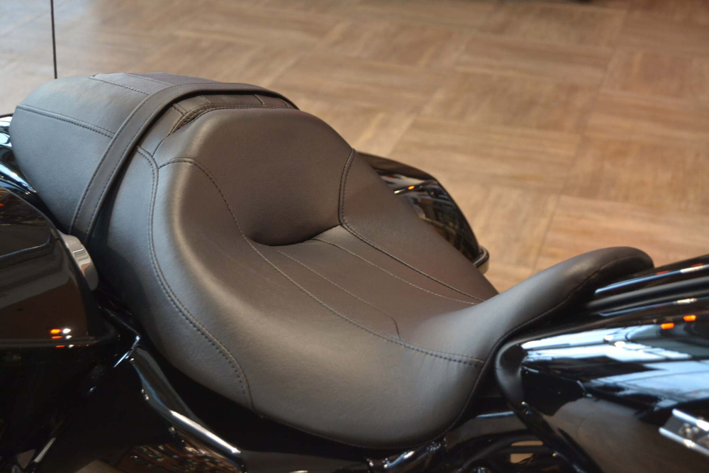 Road Glide Special 114  Harley-Davidson Vivid Black