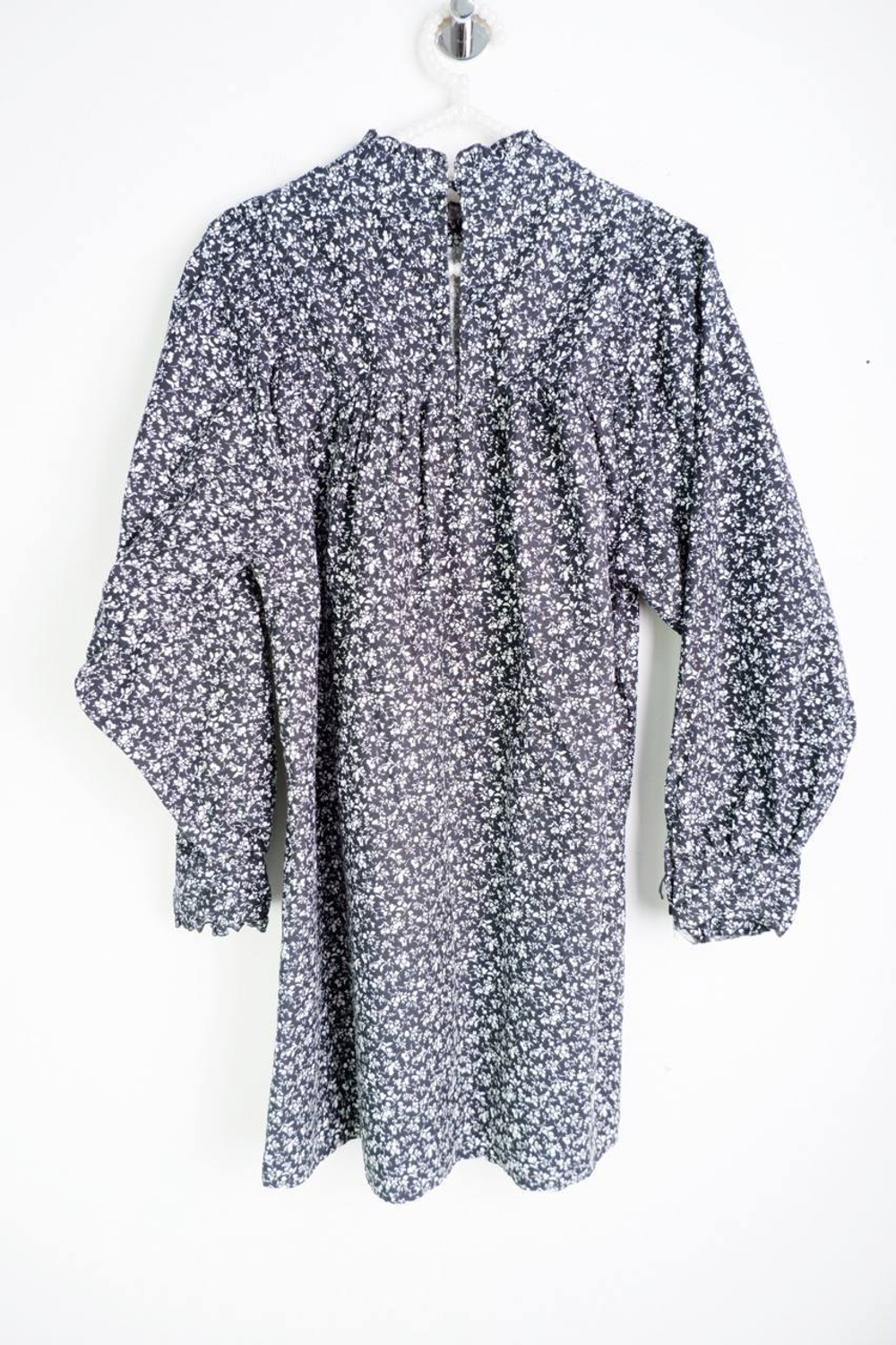 Платье Zara свободного кроя, маркировка XS, визуально на 42 размер