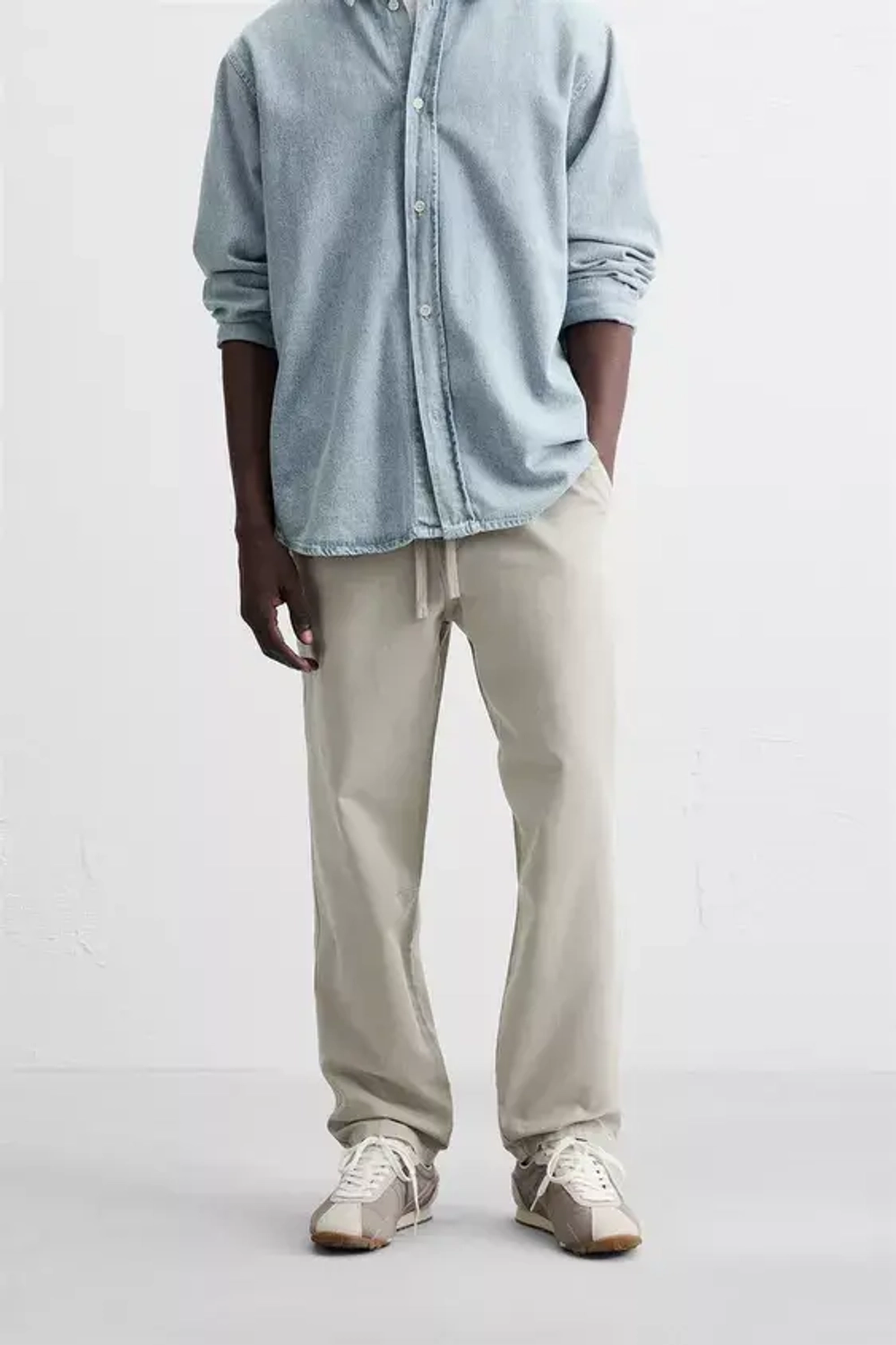 ZARA БРЮКИ-ДЖОГГЕРЫ ИЗ ТКАНИ С ЭФФЕКТОМ ПОТЕРТОСТИ, КАМЕННО-СЕРЫЙ