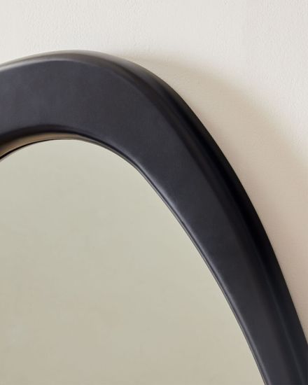 Зеркало в ассиметричной раме “Рино”