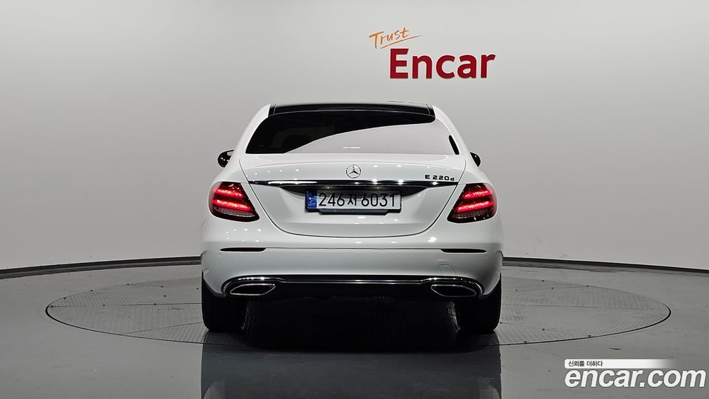 Mercedes-Benz E-Class W213 E220d Avangarde (09.2020)