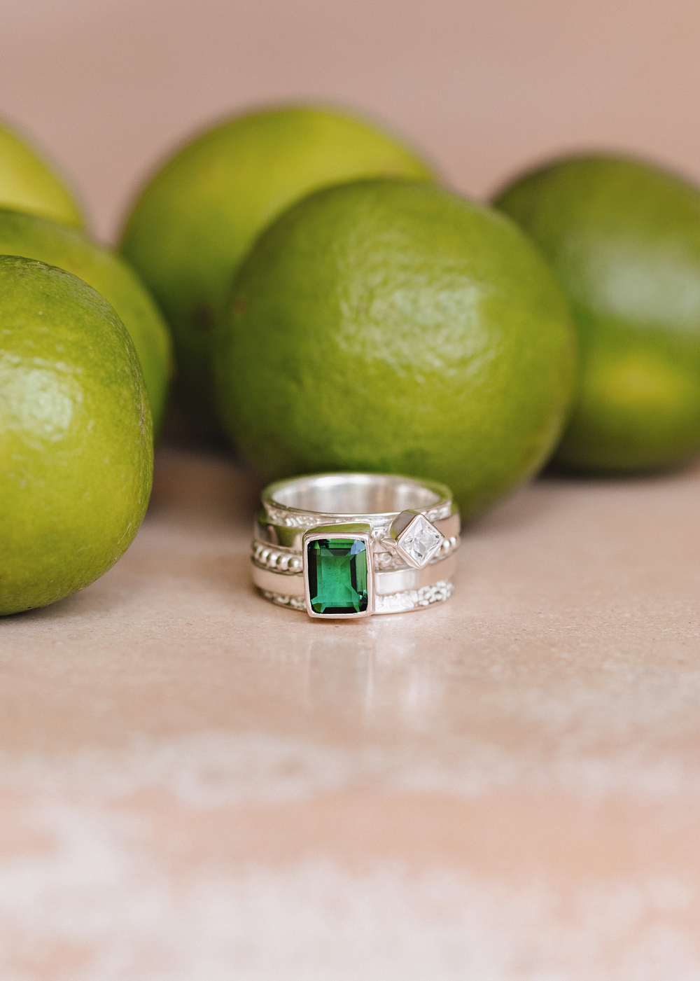 Кольцо «Мозаик» раф прямоугольный с зеленым турмалином и ромбом белый циркон