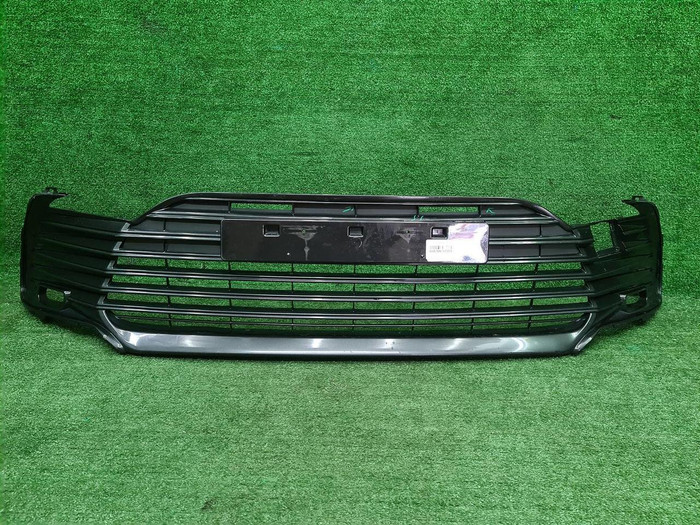 Решетка переднего бампера Toyota Camry xv70 20-нв