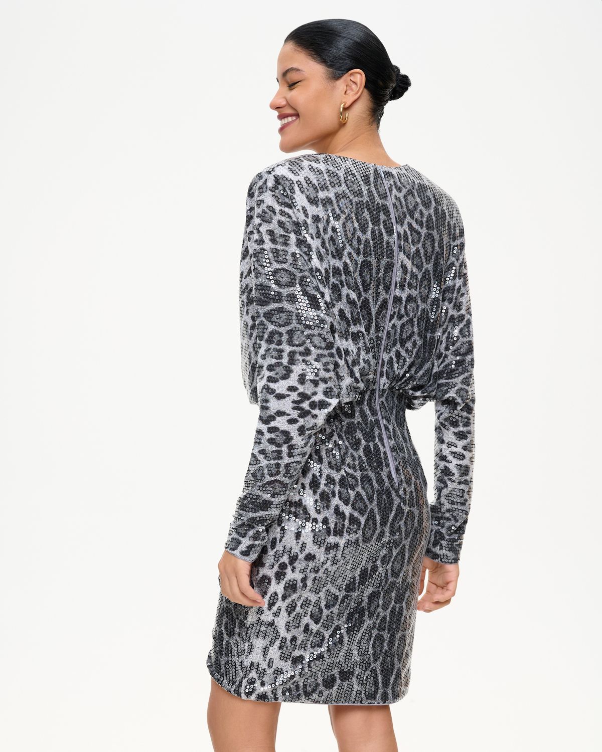 Платье миди из пайеток с леопардовым принтом