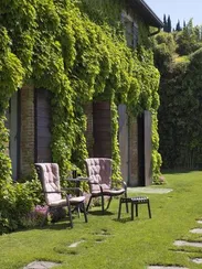 Уличное кресло Folio черное с розовой подушкой