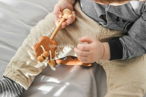 Деревянная погремушка Яблонька Леснушки..
