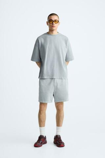 ZARA БАЗОВЫЕ ШОРТЫ-ЧИНОС С ЭФФЕКТОМ ПОТЕРТОСТИ, СВЕТЛО-СЕРЫЙ