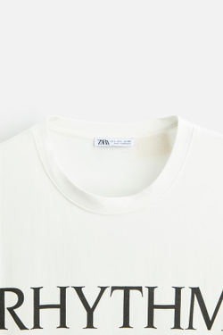 ZARA ФУТБОЛКА ИЗ ТКАНИ С ЭФФЕКТОМ ПОТЕРТОСТИ С НАДПИСЬЮ, ЖЕЛТОВАТО-БЕЛЫЙ