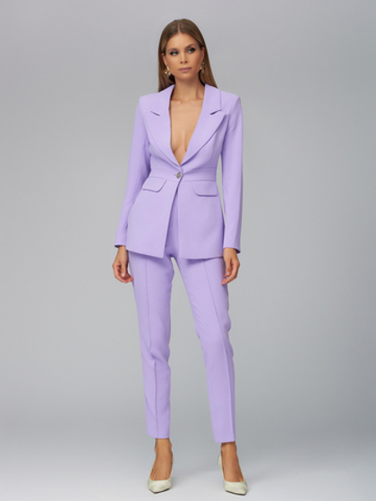 Женский сиреневый костюм двойка с приталенным жакетом