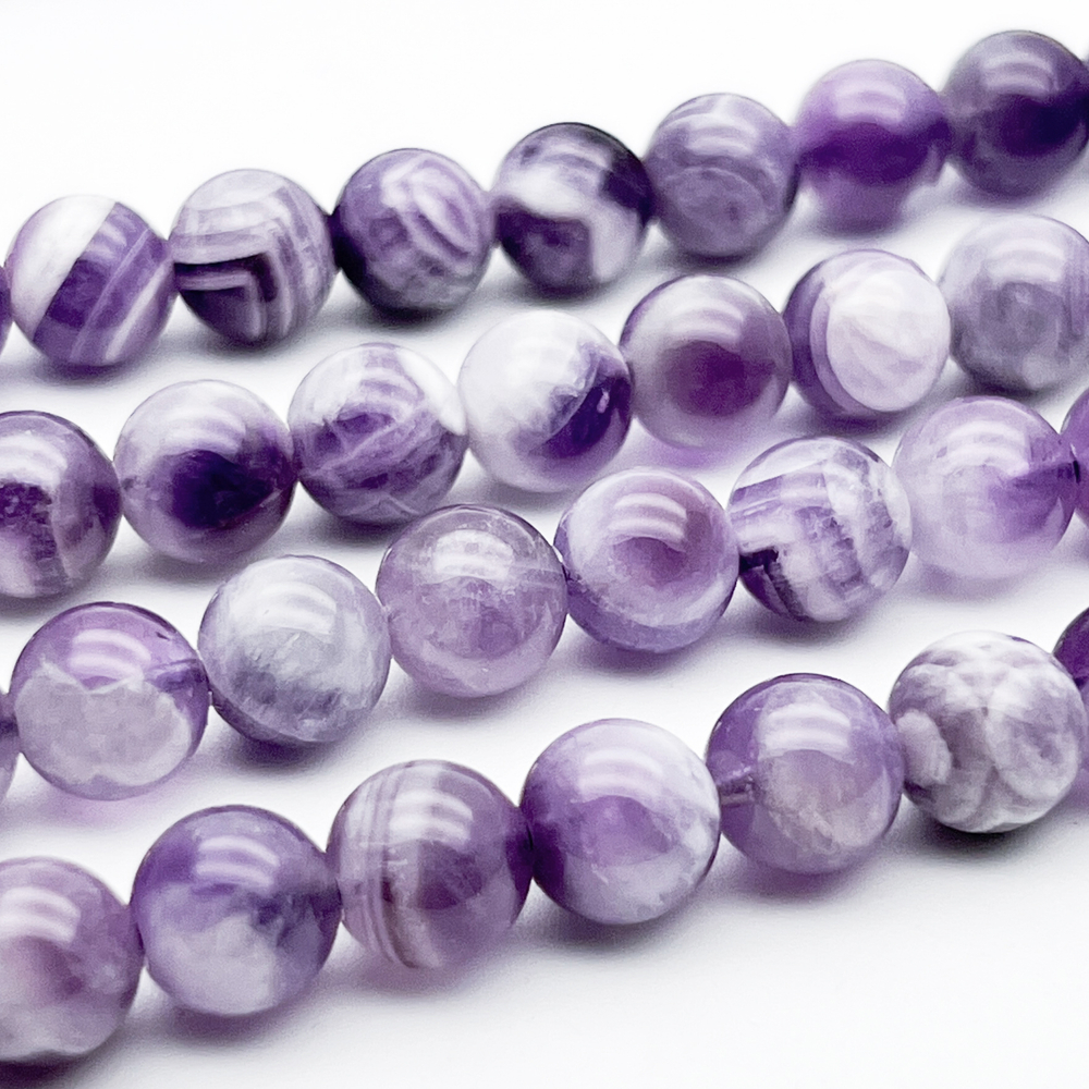 Аметист шевронный бусины, диаметр 8,2-8,4 мм, цена за 22-23 шт (1/2 нити)