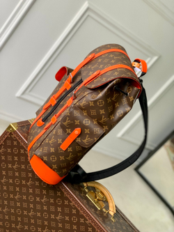 Louis Vuitton Christopher MM
