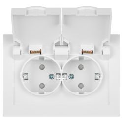 Розетка Intro Accent 6-210-01 2х2P+E Schuko с крышками штор., 16А-250В, IP44, СУ, AL/CU, белый | Intro