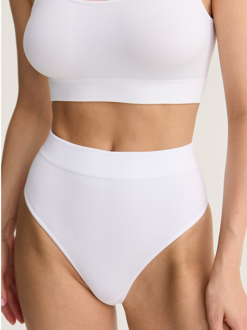 Бесшовные трусы с высокой посадкой