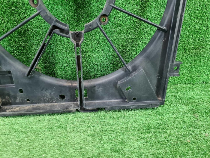 Диффузор вентилятора SEAT Leon (2005-2012)