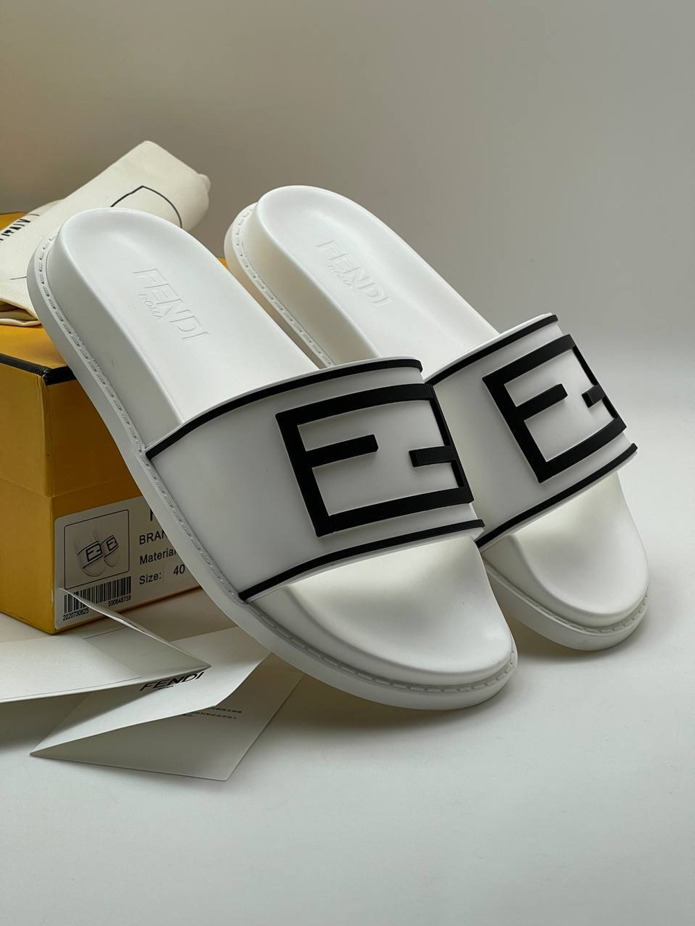 Шлепанцы Fendi
