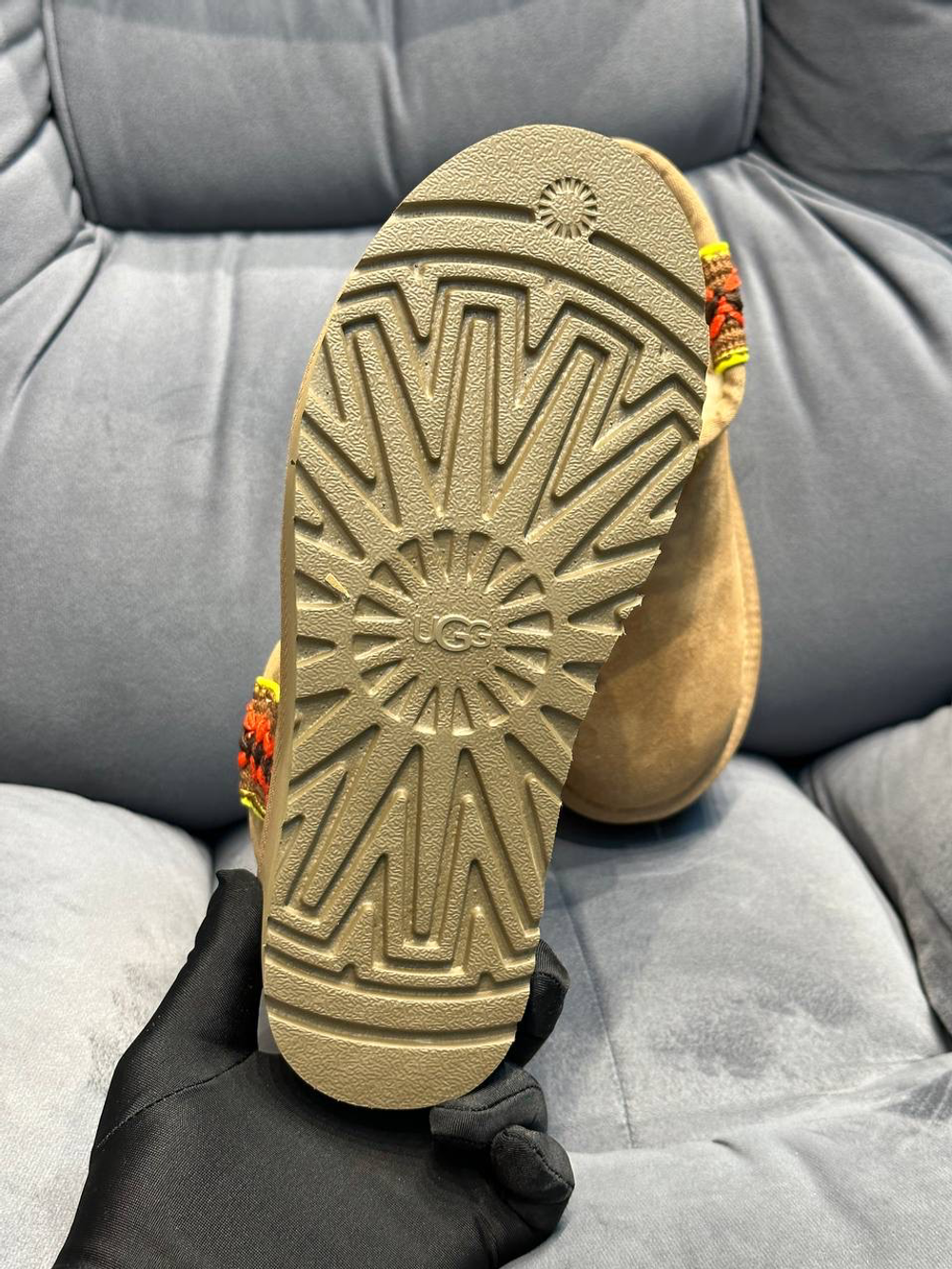 UGG