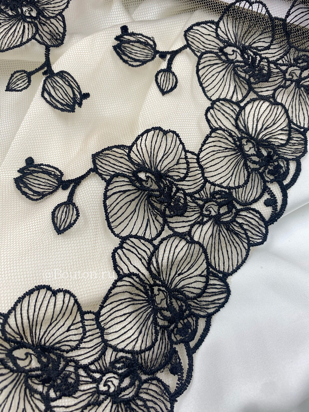 Кружево телесное с черными цветами Орхидеи 22,5 см