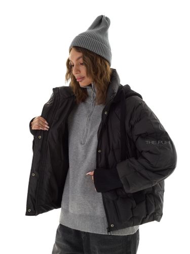 Тонкий пуховик с вязаным капюшоном в черном цвете