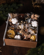 Подарочный деревянный ящик с орехами и сухофруктами