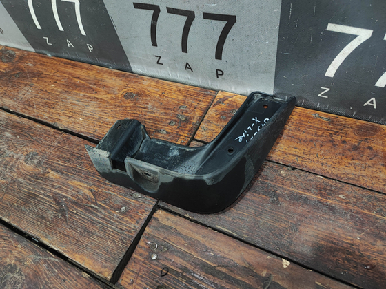 Брызговик передний правый Kia Rio 4 X-Line 17-нв Б/У Оригинал 86832H0500