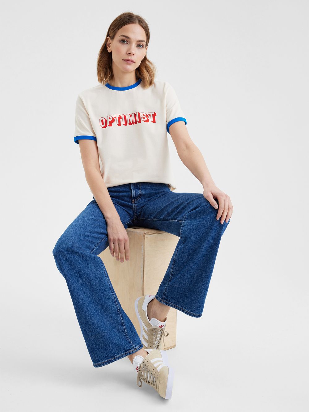 Женская футболка OPTIMIST - folly dot.