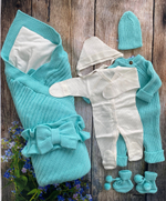 Вязаный комплект на выписку 6 предметов  "Twin" (Од. ут., бант, пин., комбинезон, шапка, нат. компл) (Цвет: Фиолетовый)