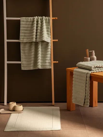 Полотенце банное waves мятного цвета из коллекции essential, 70х140 см