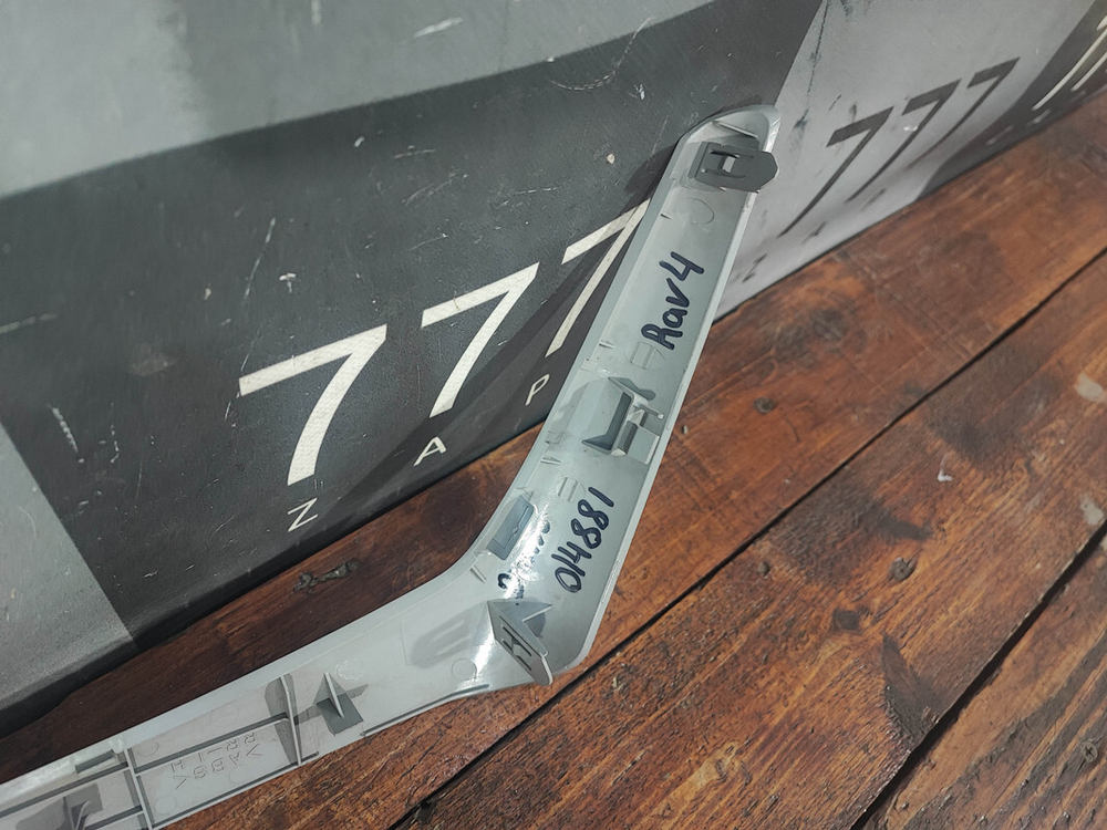 Накладка обшивки двери левая задняя RAV4 (XA40) 12-19 Б/У Оригинал 7464642040