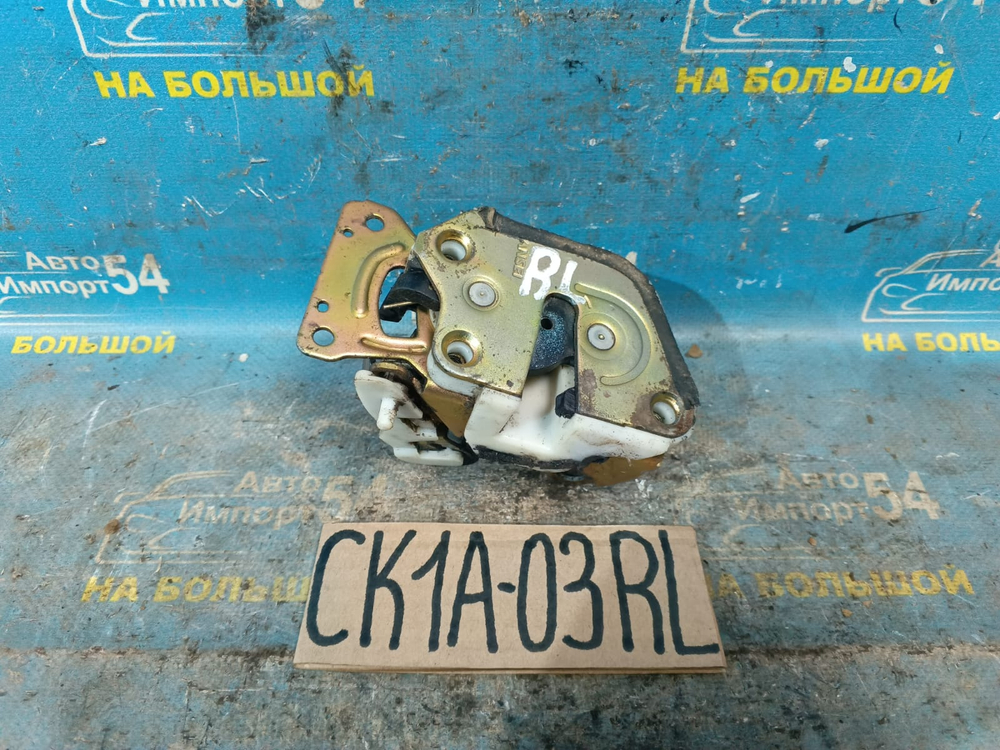 Замок двери задней левой MITSUBISHI LANCER 1998