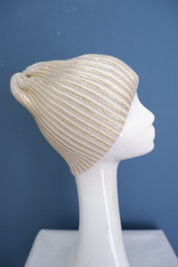 Шапка светлая