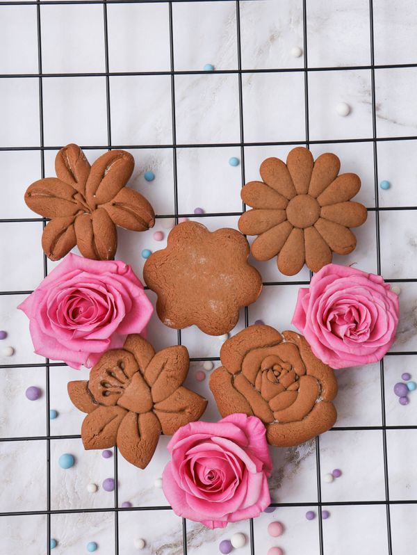 Пряник цветок с логотипом на заказ