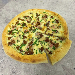 Пицца с лисичками и беконом 30 см.