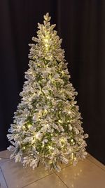 Заснеженная ель с гирляндой «Барокко» теплый свет (Литая+пвх) 120 см / 1,2 м