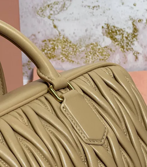 Сумка MIU MIU Arcadie matelassé из кожи наппа, бежевый