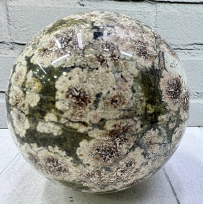 Сувенирный шар из коралла