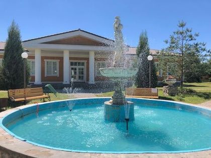 Проведена мойка фонтана