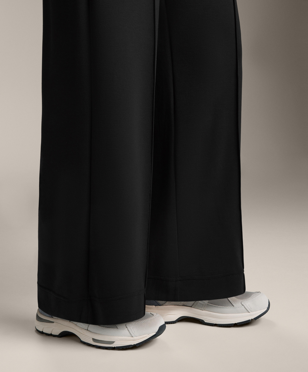 OYSHO Брюки прямого кроя из мягкого со складками, черный