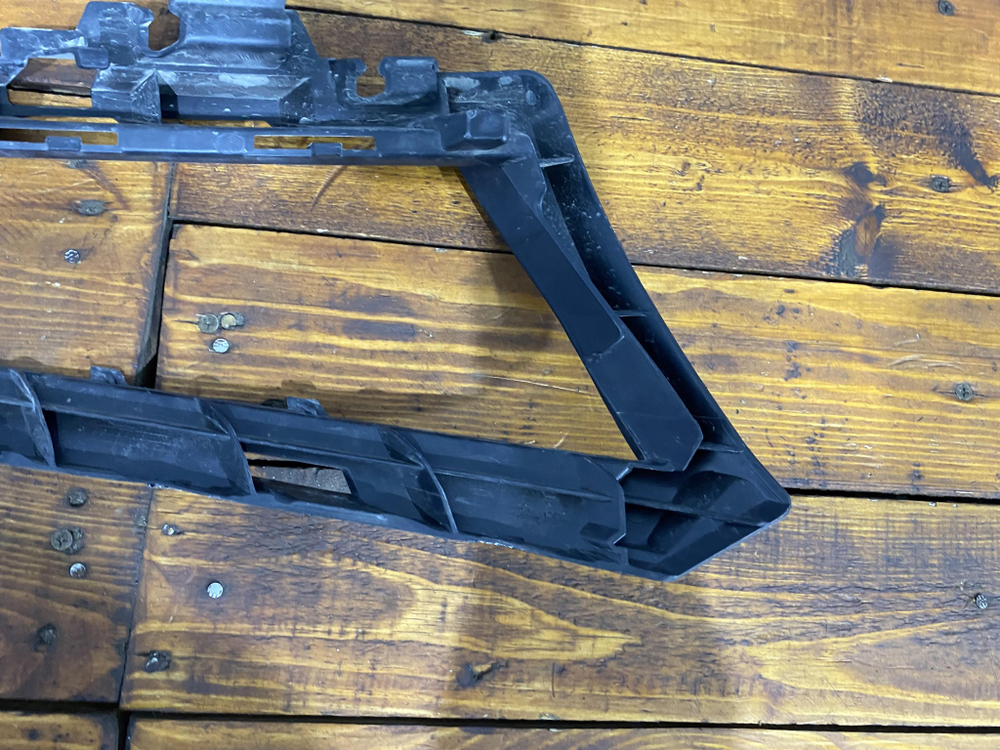 Кронштейн переднего бампера левый Skoda Kodiaq 16-22 Б/У Оригинал 565807055