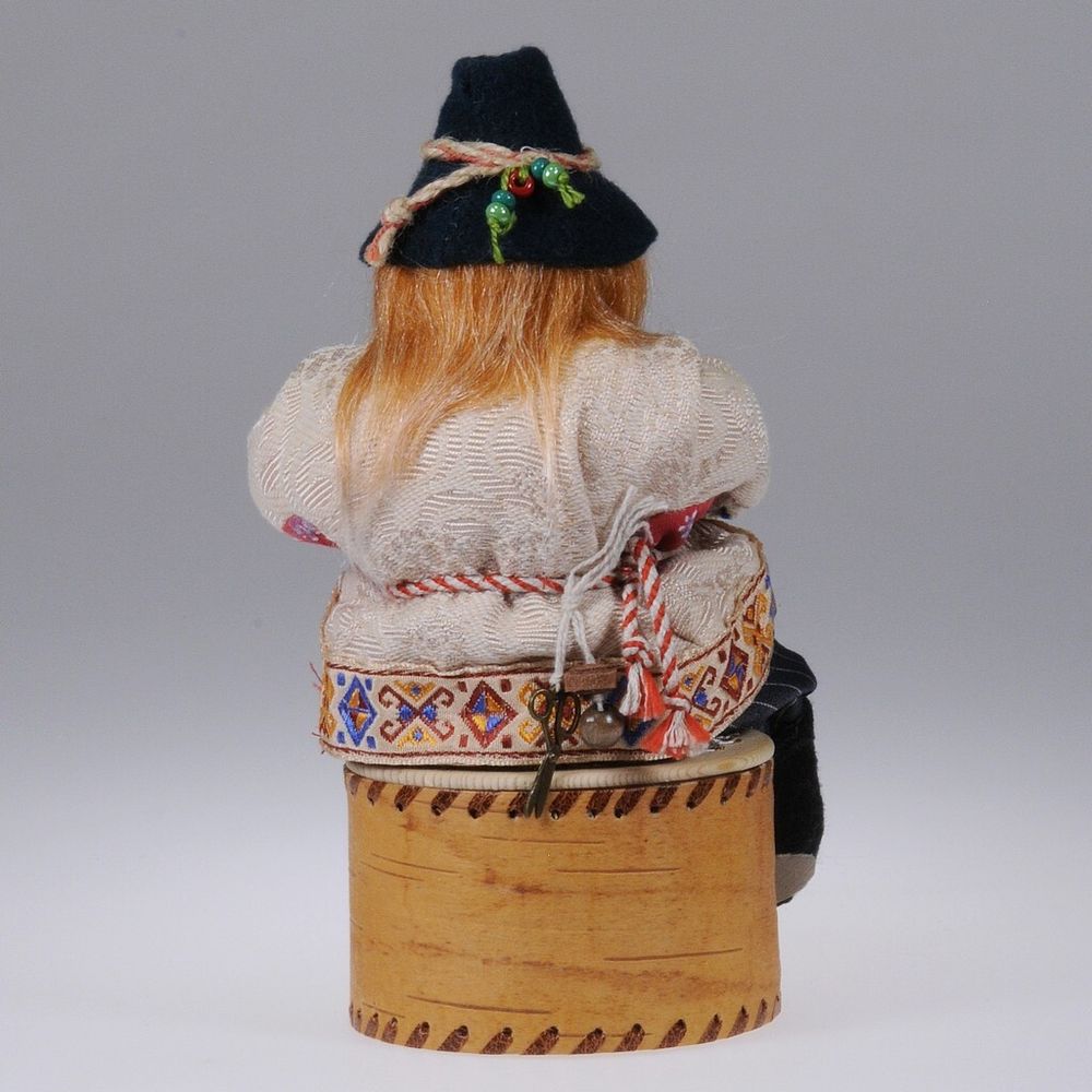 Кукла на шкатулке "Дед" с валенком