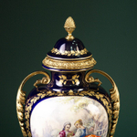 Пара ваз в дворцовом стиле