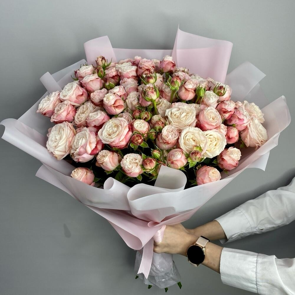 Моно букет из пионовидных кустовых роз Мадам Бомбастик 15шт