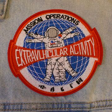 Нашивка на куртку. Extra