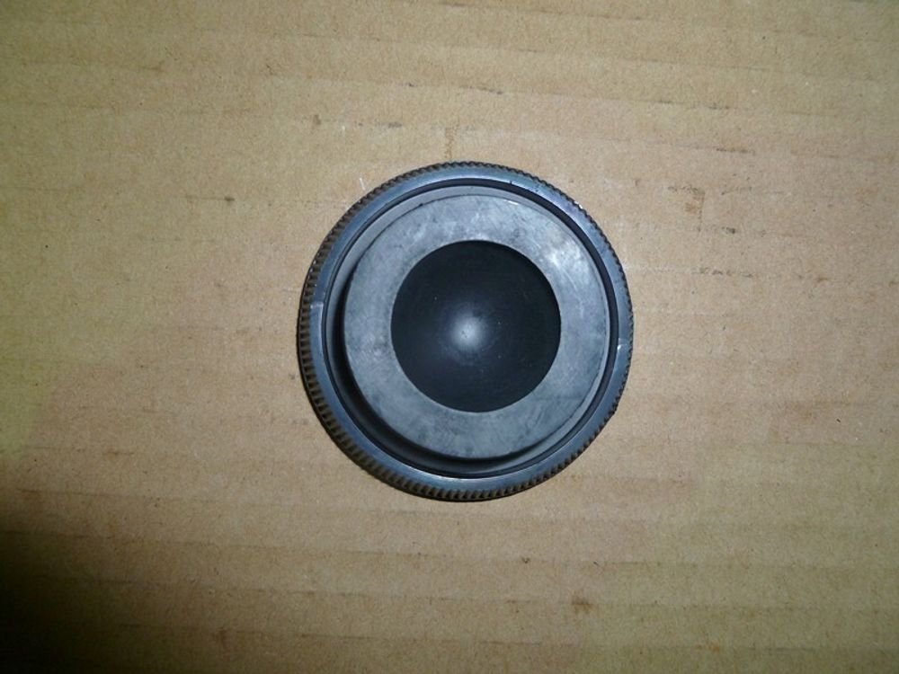 Пробка маслозаливной горловины крышки клапанов KM376AG/Refueling port cap