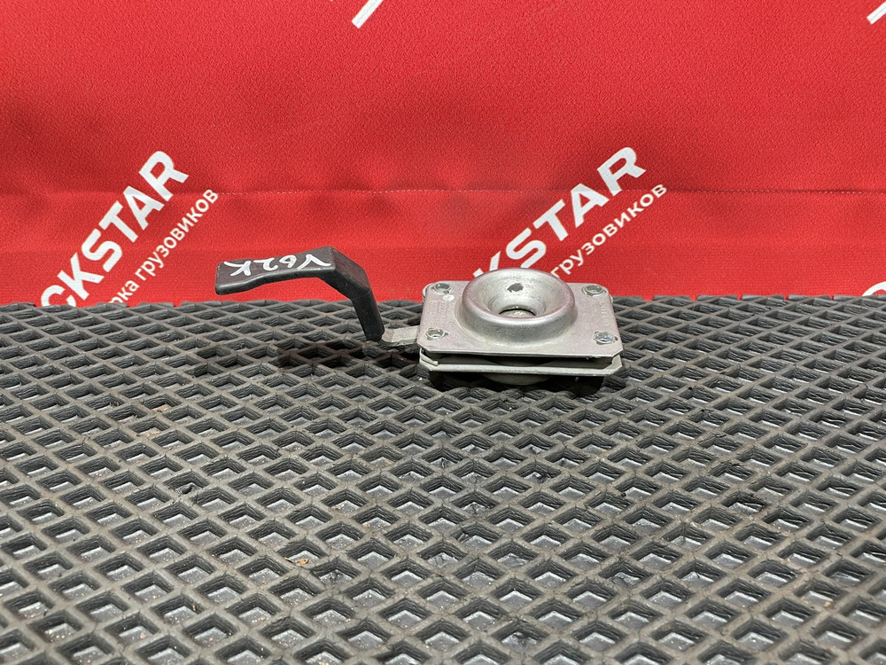 Замок капота