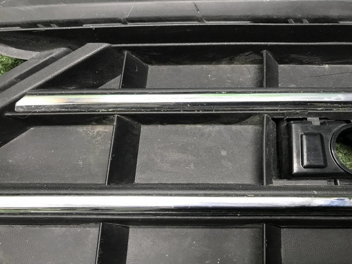 Решетка переднего бампера VW Touareg 3 (18-23)