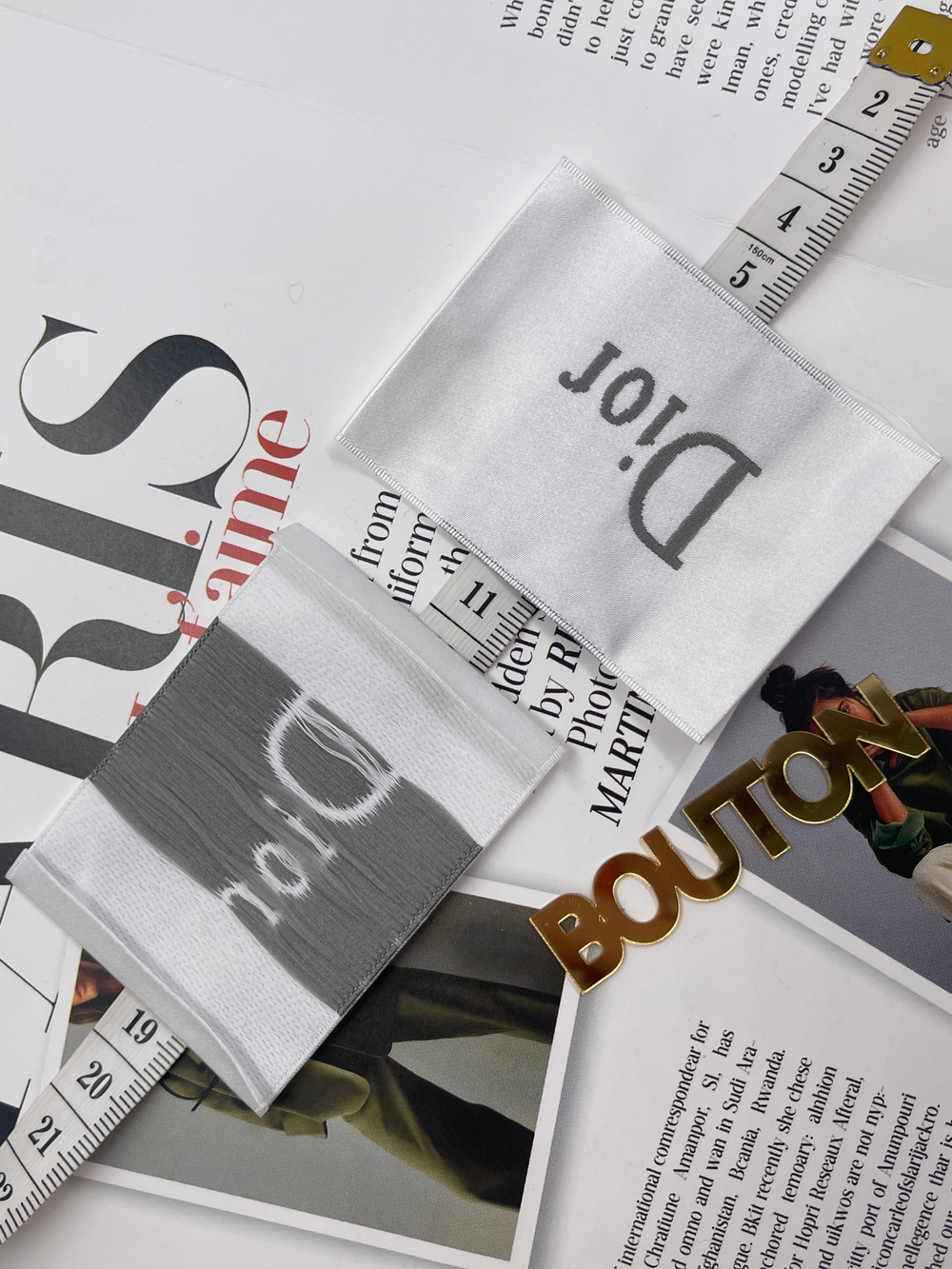 Бирка Ди белая большая 69х52 мм