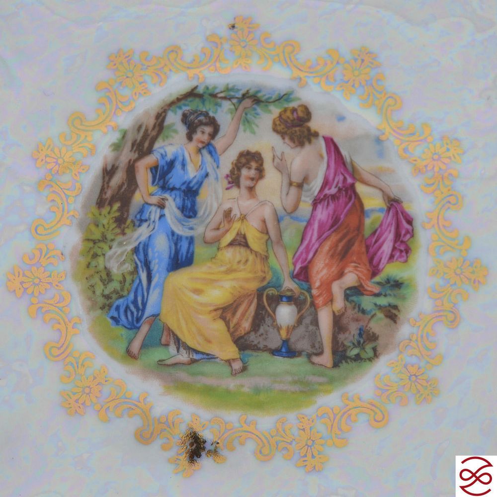 Блюдо фигурное квадратное Queen's Crown Мадонна перламутр 32 см